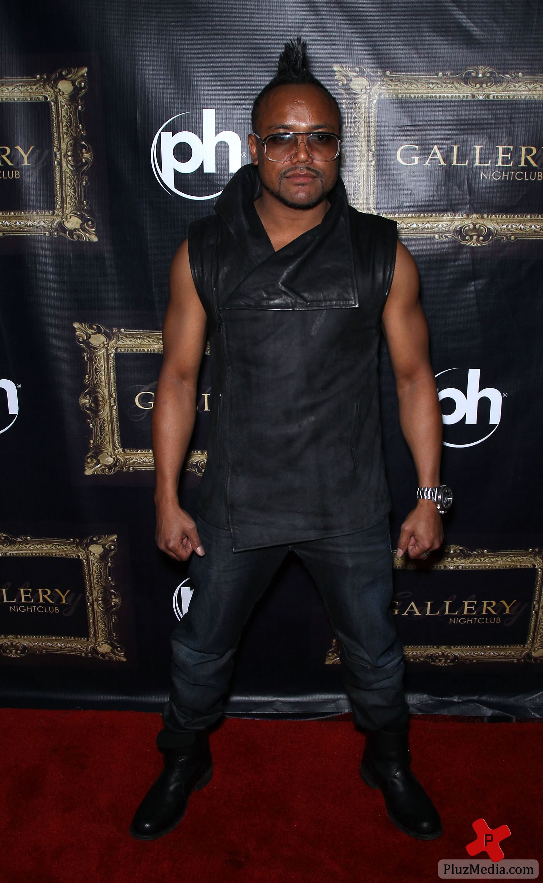 apl.de.ap arrives to perform at Gallery Nightclub | Picture 85698